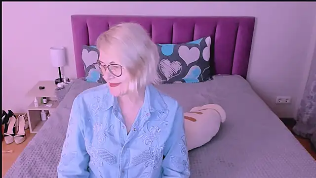 Snapshot of sabrinamacmarren chatting on 8, 9, 2025 sabrinamacmarren online show from 8, 9, 2025