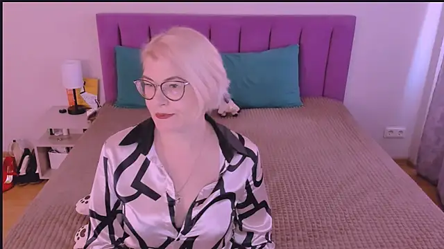 Snapshot of sabrinamacmarren chatting on 28, 9, 2025 sabrinamacmarren online show from 28, 9, 2025