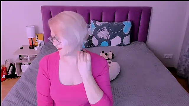 Snapshot of sabrinamacmarren chatting on 2, 10, 2025 sabrinamacmarren online show from 2, 10, 2025