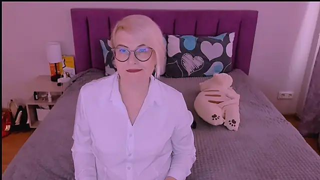 Snapshot of sabrinamacmarren chatting on 5, 10, 2025 sabrinamacmarren online show from 5, 10, 2025