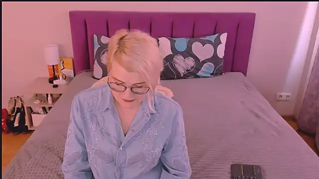 Snapshot of sabrinamacmarren chatting on 9, 10, 2025 sabrinamacmarren online show from 9, 10, 2025