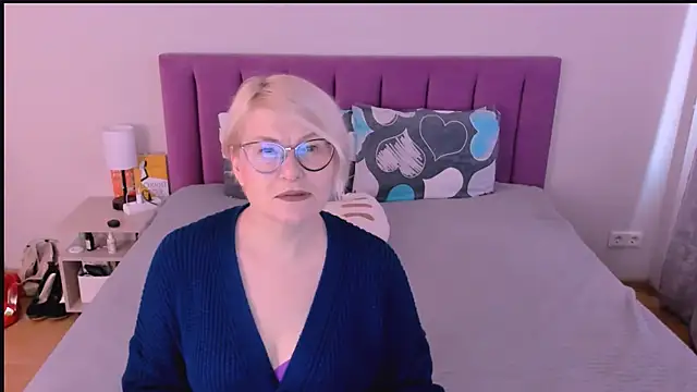 Snapshot of sabrinamacmarren chatting on 13, 10, 2025 sabrinamacmarren online show from 13, 10, 2025