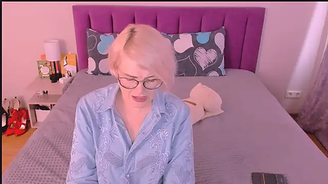 Snapshot of sabrinamacmarren chatting on 15, 10, 2025 sabrinamacmarren online show from 15, 10, 2025