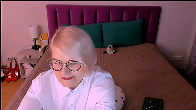 Snapshot of sabrinamacmarren chatting on 27, 10, 2025 sabrinamacmarren online show from 27, 10, 2025