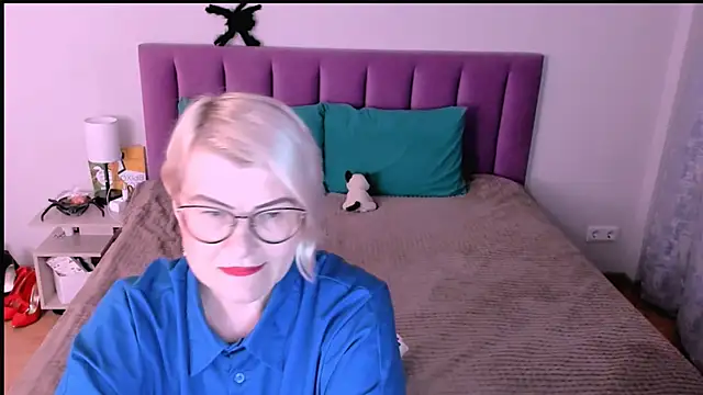 Snapshot of sabrinamacmarren chatting on 28, 10, 2025 sabrinamacmarren online show from 28, 10, 2025