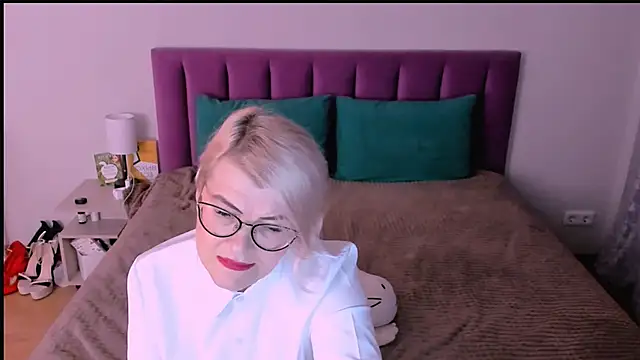 Snapshot of sabrinamacmarren chatting on 8, 11, 2025 sabrinamacmarren online show from 8, 11, 2025