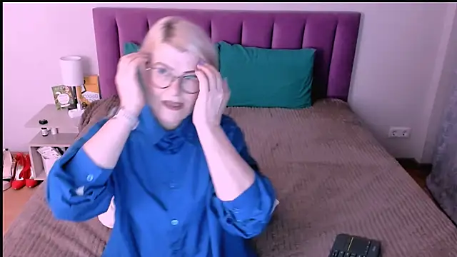 Snapshot of sabrinamacmarren chatting on 10, 11, 2025 sabrinamacmarren online show from 10, 11, 2025