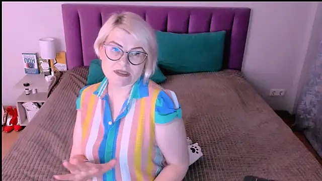 Snapshot of sabrinamacmarren chatting on 12, 11, 2025 sabrinamacmarren online show from 12, 11, 2025