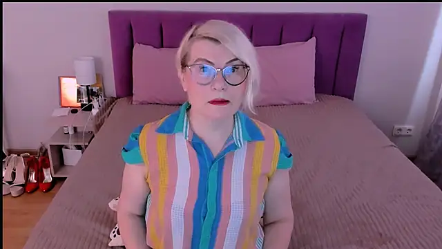 Snapshot of sabrinamacmarren chatting on 24, 11, 2025 sabrinamacmarren online show from 24, 11, 2025