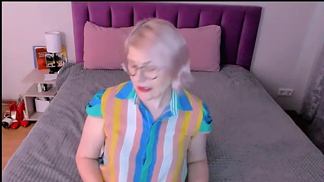 Snapshot of sabrinamacmarren chatting on 4, 12, 2025 sabrinamacmarren online show from 4, 12, 2025