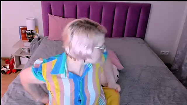 Snapshot of sabrinamacmarren chatting on 5, 12, 2025 sabrinamacmarren online show from 5, 12, 2025