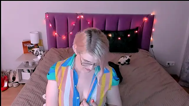 Snapshot of sabrinamacmarren chatting on 13, 12, 2025 sabrinamacmarren online show from 13, 12, 2025