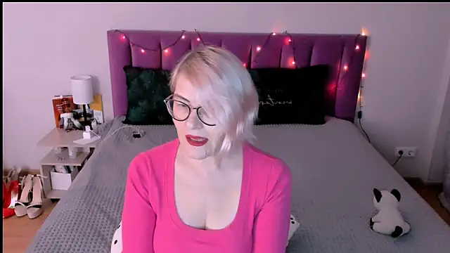 Snapshot of sabrinamacmarren chatting on 15, 12, 2025 sabrinamacmarren online show from 15, 12, 2025