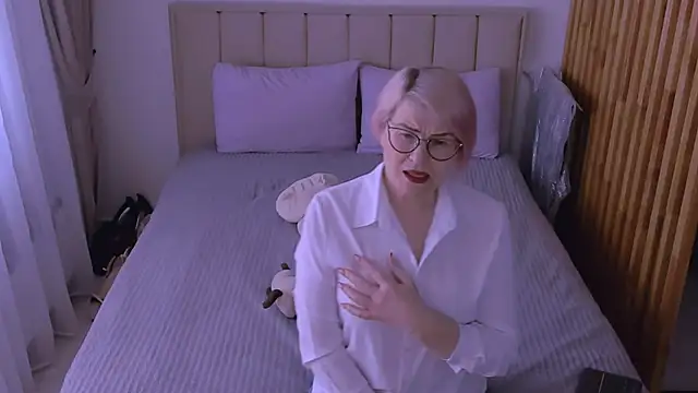 sabrinamacmarren online show from 20, 3, 2026