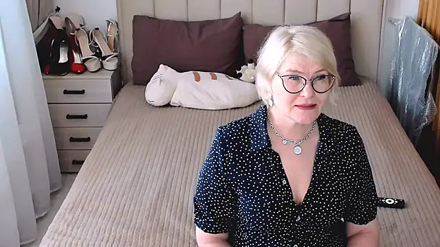 sabrinamacmarren online show from 11, 7, 2026