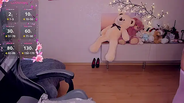 Snapshot of MiaSilkX chatting on 4, 12, 2024 MiaSilkX online show from 4, 12, 2024