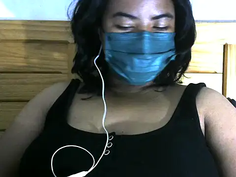 Snapshot of Artinah22 chatting on 12, 9, 2025 Artinah22 online show from 12, 9, 2025