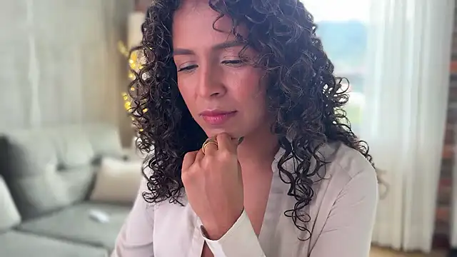 Snapshot of illaroom chatting on 13, 12, 2024 illaroom online show from 13, 12, 2024