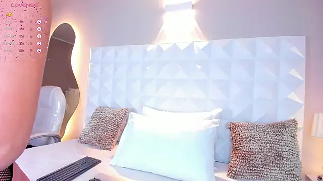 Snapshot of myax_evans chatting on 13, 12, 2024 myax evans online show from 13, 12, 2024