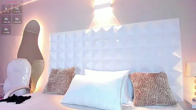 Snapshot of myax_evans chatting on 23, 12, 2024 myax evans online show from 23, 12, 2024