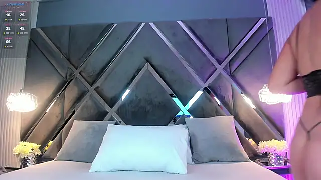 Snapshot of myax_evans chatting on 28, 10, 2025 myax evans online show from 28, 10, 2025