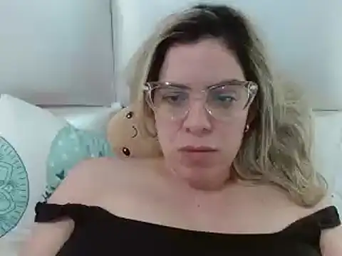 Snapshot of ashlymoon chatting on 17, 12, 2024 ashlymoon online show from 17, 12, 2024