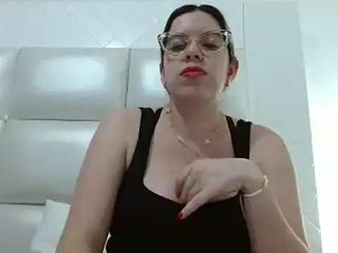 Snapshot of ashlymoon chatting on 4, 1, 2025 ashlymoon online show from 4, 1, 2025