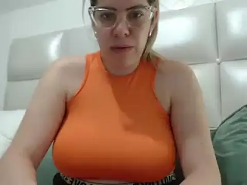 Snapshot of ashlymoon chatting on 12, 3, 2025 ashlymoon online show from 12, 3, 2025