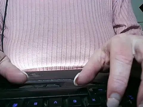 Snapshot of heidi60 chatting on 4, 12, 2024 heidi60 online show from 4, 12, 2024