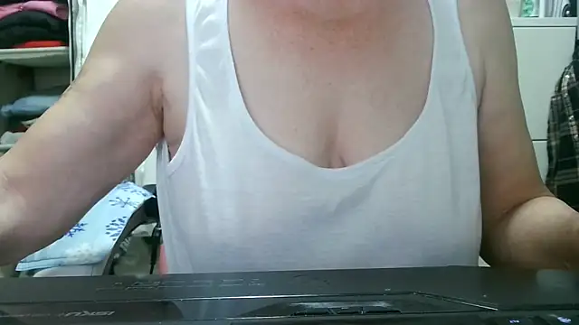 Snapshot of heidi60 chatting on 9, 10, 2025 heidi60 online show from 9, 10, 2025