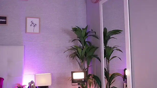 Snapshot of cinnamon_afrodit chatting on 19, 10, 2025 cinnamon afrodit online show from 19, 10, 2025