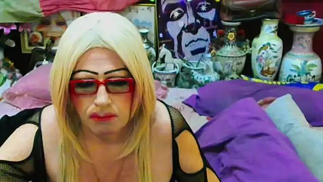 Goldeena online show from 11, 9, 2025