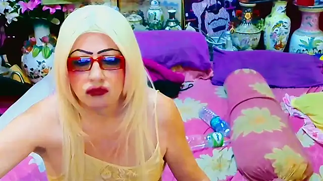 Goldeena online show from 26, 9, 2025