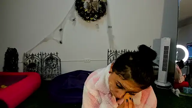 Snapshot of AbbyTaylorr chatting on 1, 10, 2025 AbbyTaylorr online show from 1, 10, 2025
