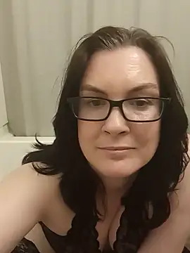 Snapshot of DesreRose chatting on 15, 6, 2026 DesreRose online show from 15, 6, 2026