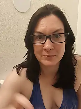 Snapshot of DesreRose chatting on 25, 6, 2026 DesreRose online show from 25, 6, 2026