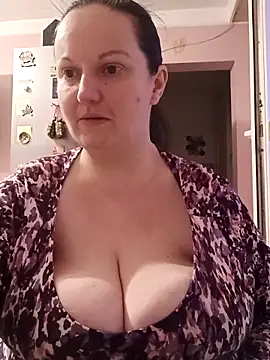 Snapshot of BustyLadyAlma chatting on 1, 2, 2026 BustyLadyAlma online show from 1, 2, 2026