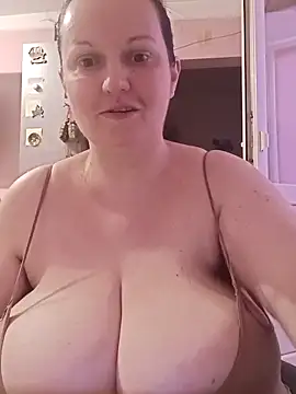 Snapshot of BustyLadyAlma chatting on 1, 3, 2026 BustyLadyAlma online show from 1, 3, 2026