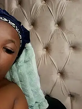 Snapshot of SWEETDOLLY29XX chatting on 23, 10, 2025 SWEETDOLLY29XX online show from 23, 10, 2025