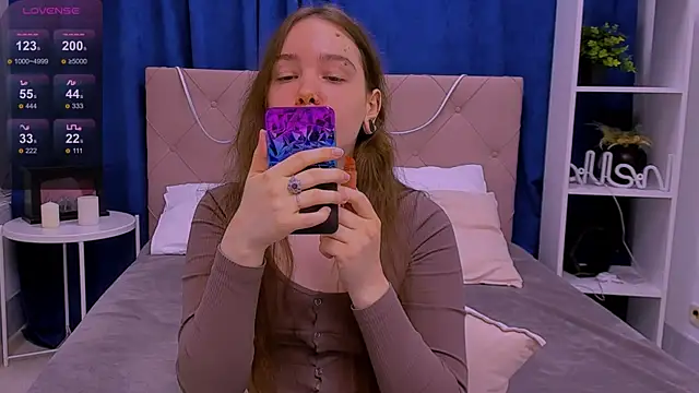 Janie JJ Curvie online show from 17, 3, 2026