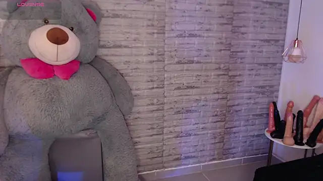 TinnaCobb online show from 13, 3, 2026