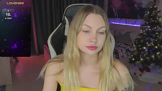 Snapshot of BiMolly chatting on 28, 2, 2025 BiMolly online show from 28, 2, 2025