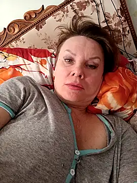  lady red  online show from 7, 1, 2025