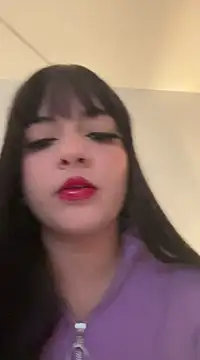 Snapshot of Elle chatting on 17, 1, 2025 Elle online show from 17, 1, 2025