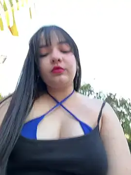 Snapshot of Elle chatting on 29, 1, 2025 Elle online show from 29, 1, 2025