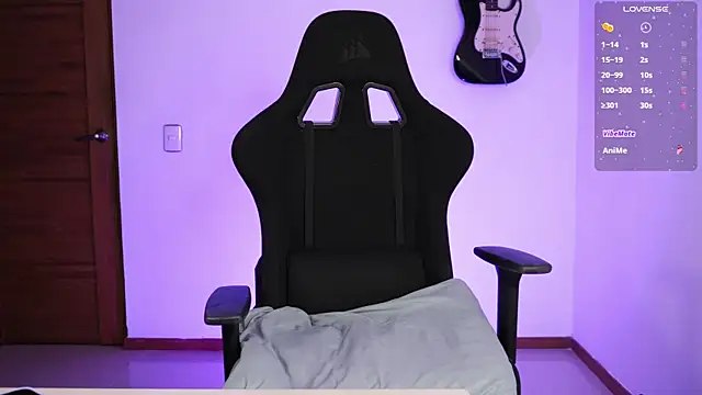 Snapshot of Elle chatting on 14, 9, 2025 Elle online show from 14, 9, 2025