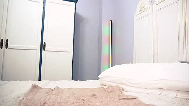 Snapshot of new_dee chatting on 5, 3, 2025 new dee online show from 5, 3, 2025