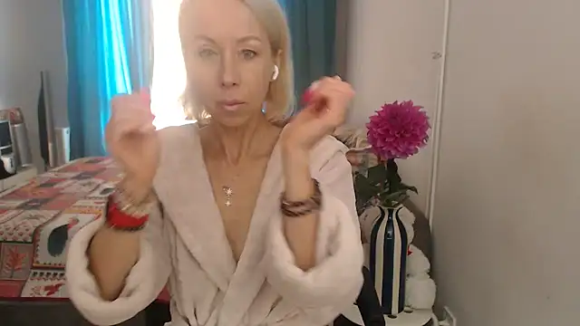 Snapshot of LuxuryNika chatting on 22, 9, 2025 LuxuryNika online show from 22, 9, 2025