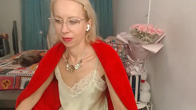 Snapshot of LuxuryNika chatting on 10, 10, 2025 LuxuryNika online show from 10, 10, 2025