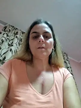 Snapshot of IsabelleCraft chatting on 4, 3, 2025 IsabelleCraft online show from 4, 3, 2025